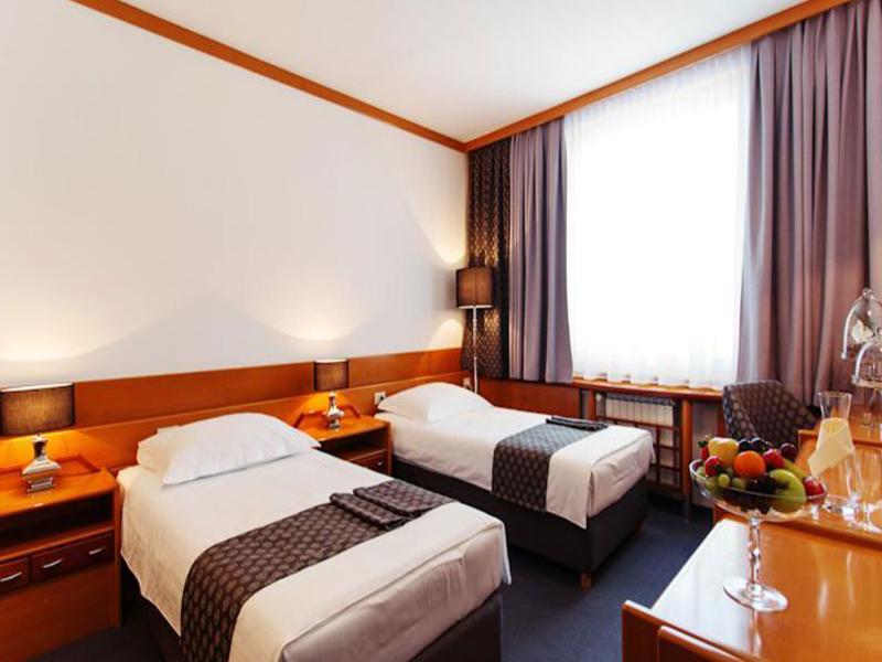 Elegans Hotel Brdo Kranj Eksteriør bilde